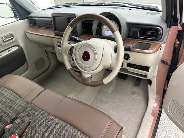 スズキ ラパン ＬＣ X 兵庫県 2023(令5)年 0.6万km テラコッタピンクメタリック/アーバンブラウン 2トーン ・全方位モニター用カメラパッケージ/・コーナーセンサー/・レーンキープアシスト/・アイドリングストップ/・オートライト/・LED ライト/・シートヒーター/・ハーフレザー/・スマートキー/・スペアキー×１/・純正１４インチAW