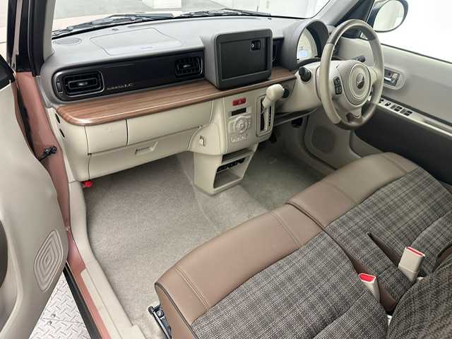 スズキ ラパン ＬＣ X 兵庫県 2023(令5)年 0.6万km テラコッタピンクメタリック/アーバンブラウン 2トーン ・全方位モニター用カメラパッケージ/・コーナーセンサー/・レーンキープアシスト/・アイドリングストップ/・オートライト/・LED ライト/・シートヒーター/・ハーフレザー/・スマートキー/・スペアキー×１/・純正１４インチAW