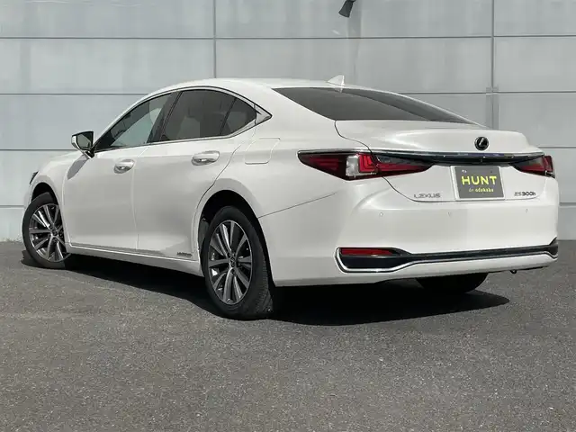 レクサス ＥＳ 300h 千葉県 2019(令1)年 5.9万km ソニッククォーツ 純正１２．３インチナビ/・Bluetooth/・フルセグTV/・DVD再生/・ミュージックプレイヤー接続/(iPod/AUX/AppleCarPlay/AndroidAuto)/ビルトインＥＴＣ/シートヒーター/エアシート/ステアリングヒーター/パドルシフト/リア電動サンシェード/追従型クルーズコントロール/サンルーフ/前後コーナーセンサー/セーフティシステムプラス/・パーキングサポートブレーキ