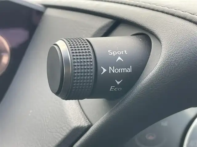 レクサス ＥＳ 300h 千葉県 2019(令1)年 5.9万km ソニッククォーツ 純正１２．３インチナビ/・Bluetooth/・フルセグTV/・DVD再生/・ミュージックプレイヤー接続/(iPod/AUX/AppleCarPlay/AndroidAuto)/ビルトインＥＴＣ/シートヒーター/エアシート/ステアリングヒーター/パドルシフト/リア電動サンシェード/追従型クルーズコントロール/サンルーフ/前後コーナーセンサー/セーフティシステムプラス/・パーキングサポートブレーキ