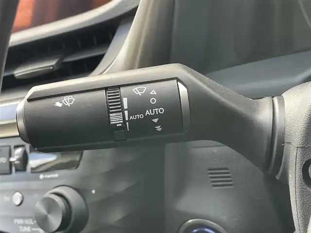 レクサス ＥＳ 300h 千葉県 2019(令1)年 5.9万km ソニッククォーツ 純正１２．３インチナビ/・Bluetooth/・フルセグTV/・DVD再生/・ミュージックプレイヤー接続/(iPod/AUX/AppleCarPlay/AndroidAuto)/ビルトインＥＴＣ/シートヒーター/エアシート/ステアリングヒーター/パドルシフト/リア電動サンシェード/追従型クルーズコントロール/サンルーフ/前後コーナーセンサー/セーフティシステムプラス/・パーキングサポートブレーキ