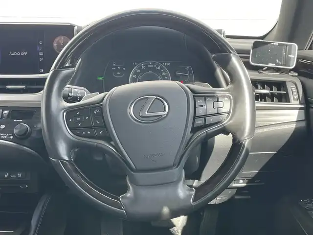 レクサス ＥＳ 300h 千葉県 2019(令1)年 5.9万km ソニッククォーツ 純正１２．３インチナビ/・Bluetooth/・フルセグTV/・DVD再生/・ミュージックプレイヤー接続/(iPod/AUX/AppleCarPlay/AndroidAuto)/ビルトインＥＴＣ/シートヒーター/エアシート/ステアリングヒーター/パドルシフト/リア電動サンシェード/追従型クルーズコントロール/サンルーフ/前後コーナーセンサー/セーフティシステムプラス/・パーキングサポートブレーキ