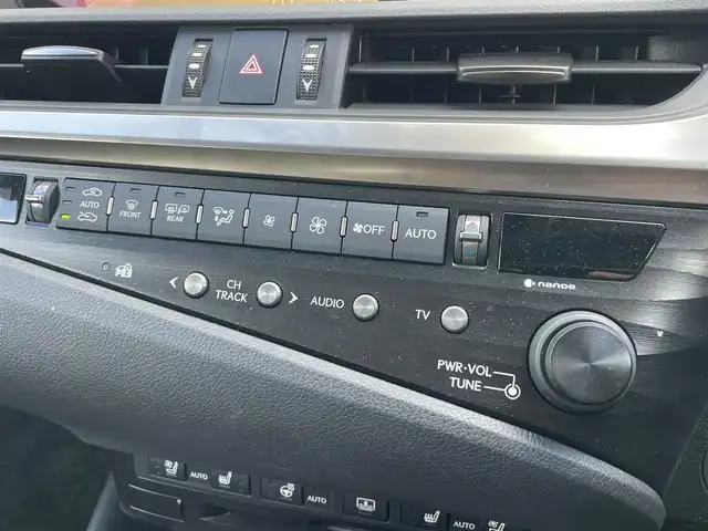 レクサス ＥＳ 300h 千葉県 2019(令1)年 5.9万km ソニッククォーツ 純正１２．３インチナビ/・Bluetooth/・フルセグTV/・DVD再生/・ミュージックプレイヤー接続/(iPod/AUX/AppleCarPlay/AndroidAuto)/ビルトインＥＴＣ/シートヒーター/エアシート/ステアリングヒーター/パドルシフト/リア電動サンシェード/追従型クルーズコントロール/サンルーフ/前後コーナーセンサー/セーフティシステムプラス/・パーキングサポートブレーキ