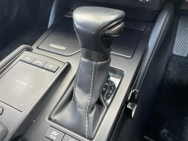レクサス ＥＳ 300h 千葉県 2019(令1)年 5.9万km ソニッククォーツ 純正１２．３インチナビ/・Bluetooth/・フルセグTV/・DVD再生/・ミュージックプレイヤー接続/(iPod/AUX/AppleCarPlay/AndroidAuto)/ビルトインＥＴＣ/シートヒーター/エアシート/ステアリングヒーター/パドルシフト/リア電動サンシェード/追従型クルーズコントロール/サンルーフ/前後コーナーセンサー/セーフティシステムプラス/・パーキングサポートブレーキ