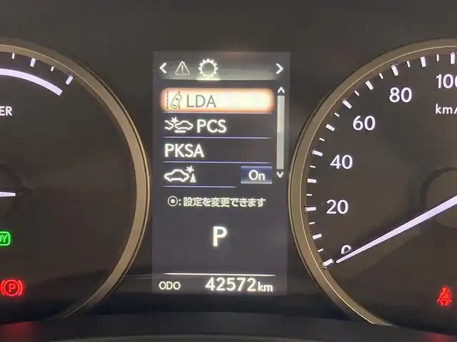 レクサス ＮＸ 300h バージョンL 熊本県 2018(平30)年 4.3万km レッドマイカクリスタルシャイン ・スマートキー/・プッシュスタート/・プリクラッシュセーフティ/・レーンデパーチャーアラート/・パーキングサポートアラート/・ブラインドスポットモニター/・オートマチックハイビーム/・クルーズコントロール(追従式)/・アイボリー革シート/・全席パワーシート/・全席シートヒーター/・前席エアシート/・ハンドルヒーター/・純正メモリナビ/　【BD・Bluetooth・USB・SD・AUX・MSV】/・フルセグTV/・全方位カメラ/・ETC2.0/・ドライブレコーダー(前方録画)/・パワーバックドア/・LEDヘッドランプ/・LEDフォグランプ/・純正マット