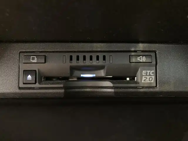 レクサス ＮＸ 300h バージョンL 熊本県 2018(平30)年 4.3万km レッドマイカクリスタルシャイン ・スマートキー/・プッシュスタート/・プリクラッシュセーフティ/・レーンデパーチャーアラート/・パーキングサポートアラート/・ブラインドスポットモニター/・オートマチックハイビーム/・クルーズコントロール(追従式)/・アイボリー革シート/・全席パワーシート/・全席シートヒーター/・前席エアシート/・ハンドルヒーター/・純正メモリナビ/　【BD・Bluetooth・USB・SD・AUX・MSV】/・フルセグTV/・全方位カメラ/・ETC2.0/・ドライブレコーダー(前方録画)/・パワーバックドア/・LEDヘッドランプ/・LEDフォグランプ/・純正マット