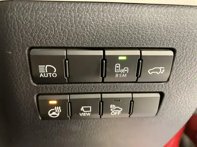 レクサス ＮＸ 300h バージョンL 熊本県 2018(平30)年 4.3万km レッドマイカクリスタルシャイン ・スマートキー/・プッシュスタート/・プリクラッシュセーフティ/・レーンデパーチャーアラート/・パーキングサポートアラート/・ブラインドスポットモニター/・オートマチックハイビーム/・クルーズコントロール(追従式)/・アイボリー革シート/・全席パワーシート/・全席シートヒーター/・前席エアシート/・ハンドルヒーター/・純正メモリナビ/　【BD・Bluetooth・USB・SD・AUX・MSV】/・フルセグTV/・全方位カメラ/・ETC2.0/・ドライブレコーダー(前方録画)/・パワーバックドア/・LEDヘッドランプ/・LEDフォグランプ/・純正マット