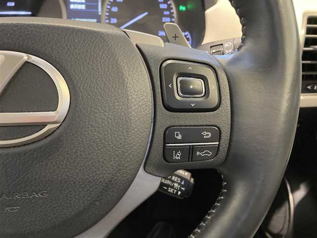 レクサス ＮＸ 300h バージョンL 熊本県 2018(平30)年 4.3万km レッドマイカクリスタルシャイン ・スマートキー/・プッシュスタート/・プリクラッシュセーフティ/・レーンデパーチャーアラート/・パーキングサポートアラート/・ブラインドスポットモニター/・オートマチックハイビーム/・クルーズコントロール(追従式)/・アイボリー革シート/・全席パワーシート/・全席シートヒーター/・前席エアシート/・ハンドルヒーター/・純正メモリナビ/　【BD・Bluetooth・USB・SD・AUX・MSV】/・フルセグTV/・全方位カメラ/・ETC2.0/・ドライブレコーダー(前方録画)/・パワーバックドア/・LEDヘッドランプ/・LEDフォグランプ/・純正マット