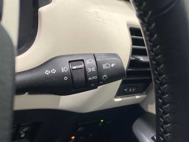 レクサス ＮＸ 300h バージョンL 熊本県 2018(平30)年 4.3万km レッドマイカクリスタルシャイン ・スマートキー/・プッシュスタート/・プリクラッシュセーフティ/・レーンデパーチャーアラート/・パーキングサポートアラート/・ブラインドスポットモニター/・オートマチックハイビーム/・クルーズコントロール(追従式)/・アイボリー革シート/・全席パワーシート/・全席シートヒーター/・前席エアシート/・ハンドルヒーター/・純正メモリナビ/　【BD・Bluetooth・USB・SD・AUX・MSV】/・フルセグTV/・全方位カメラ/・ETC2.0/・ドライブレコーダー(前方録画)/・パワーバックドア/・LEDヘッドランプ/・LEDフォグランプ/・純正マット