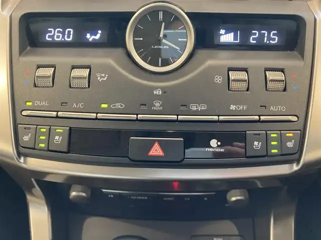 レクサス ＮＸ 300h バージョンL 熊本県 2018(平30)年 4.3万km レッドマイカクリスタルシャイン ・スマートキー/・プッシュスタート/・プリクラッシュセーフティ/・レーンデパーチャーアラート/・パーキングサポートアラート/・ブラインドスポットモニター/・オートマチックハイビーム/・クルーズコントロール(追従式)/・アイボリー革シート/・全席パワーシート/・全席シートヒーター/・前席エアシート/・ハンドルヒーター/・純正メモリナビ/　【BD・Bluetooth・USB・SD・AUX・MSV】/・フルセグTV/・全方位カメラ/・ETC2.0/・ドライブレコーダー(前方録画)/・パワーバックドア/・LEDヘッドランプ/・LEDフォグランプ/・純正マット