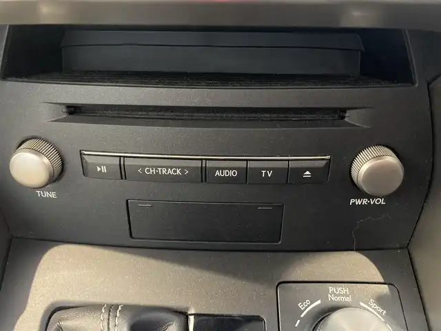 レクサス ＮＸ 300h バージョンL 熊本県 2018(平30)年 4.3万km レッドマイカクリスタルシャイン ・スマートキー/・プッシュスタート/・プリクラッシュセーフティ/・レーンデパーチャーアラート/・パーキングサポートアラート/・ブラインドスポットモニター/・オートマチックハイビーム/・クルーズコントロール(追従式)/・アイボリー革シート/・全席パワーシート/・全席シートヒーター/・前席エアシート/・ハンドルヒーター/・純正メモリナビ/　【BD・Bluetooth・USB・SD・AUX・MSV】/・フルセグTV/・全方位カメラ/・ETC2.0/・ドライブレコーダー(前方録画)/・パワーバックドア/・LEDヘッドランプ/・LEDフォグランプ/・純正マット