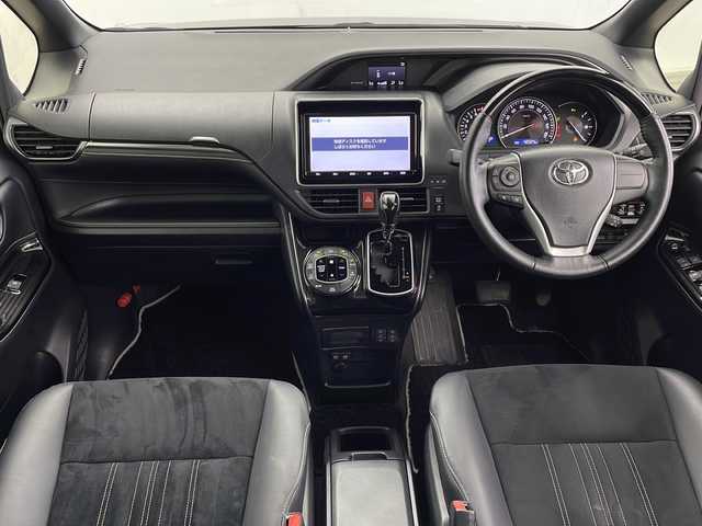 トヨタ エスクァイア Gi プレミアムパッケージ ブラックテーラード 鹿児島県 2020(令2)年 4.2万km スパークリングブラックパールクリスタルシャイン 純正10インチフリップダウンモニター/・純正9インチメモリーナビゲーション/型式：NSZT-Y68T/【CD/DVD/Bluetooth/フルセグTV】/・バックカメラ/・ビルトインETC/・前方ドライブレコーダー/トヨタセーフティセンス/・プリクラッシュセーフティ/・レーンディパーチャーアラート/・クルーズコントロール/・クリアランスソナー/・先行車発進お知らせ機能/・オートマチックハイビーム/オートライト/・LEDヘッドライト/・フロントフォグライト/両側パワースライドドア/ハーフレザーシート/・運転席＋助手席シートヒーター/革巻きステアリング/・ステアリングスイッチ/・ステアリングヒーター/プッシュスタート/・スマートキー/アイドリングストップ/純正15インチアルミホイール/純正フロアマット/左右独立エアコン/MTモード付AT/電動格納ウィンカーミラー/取扱説明書/・ナビ取扱説明書/・保証書