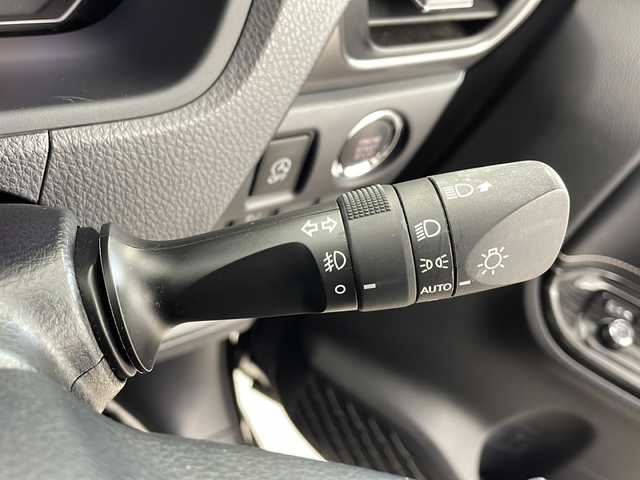 トヨタ エスクァイア Gi プレミアムパッケージ ブラックテーラード 鹿児島県 2020(令2)年 4.2万km スパークリングブラックパールクリスタルシャイン 純正10インチフリップダウンモニター/・純正9インチメモリーナビゲーション/型式：NSZT-Y68T/【CD/DVD/Bluetooth/フルセグTV】/・バックカメラ/・ビルトインETC/・前方ドライブレコーダー/トヨタセーフティセンス/・プリクラッシュセーフティ/・レーンディパーチャーアラート/・クルーズコントロール/・クリアランスソナー/・先行車発進お知らせ機能/・オートマチックハイビーム/オートライト/・LEDヘッドライト/・フロントフォグライト/両側パワースライドドア/ハーフレザーシート/・運転席＋助手席シートヒーター/革巻きステアリング/・ステアリングスイッチ/・ステアリングヒーター/プッシュスタート/・スマートキー/アイドリングストップ/純正15インチアルミホイール/純正フロアマット/左右独立エアコン/MTモード付AT/電動格納ウィンカーミラー/取扱説明書/・ナビ取扱説明書/・保証書
