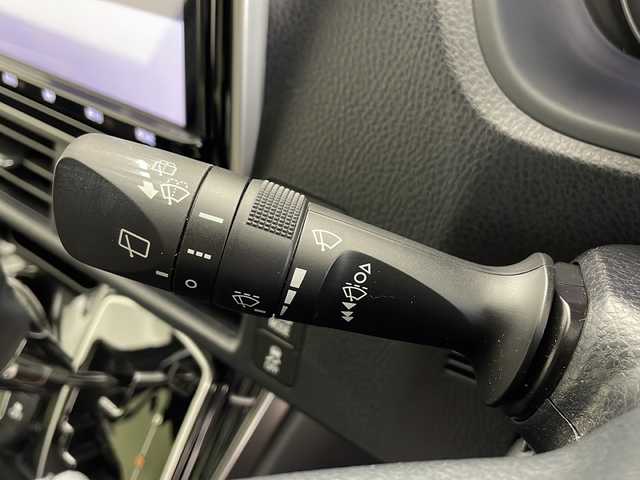 トヨタ エスクァイア Gi プレミアムパッケージ ブラックテーラード 鹿児島県 2020(令2)年 4.2万km スパークリングブラックパールクリスタルシャイン 純正10インチフリップダウンモニター/・純正9インチメモリーナビゲーション/型式：NSZT-Y68T/【CD/DVD/Bluetooth/フルセグTV】/・バックカメラ/・ビルトインETC/・前方ドライブレコーダー/トヨタセーフティセンス/・プリクラッシュセーフティ/・レーンディパーチャーアラート/・クルーズコントロール/・クリアランスソナー/・先行車発進お知らせ機能/・オートマチックハイビーム/オートライト/・LEDヘッドライト/・フロントフォグライト/両側パワースライドドア/ハーフレザーシート/・運転席＋助手席シートヒーター/革巻きステアリング/・ステアリングスイッチ/・ステアリングヒーター/プッシュスタート/・スマートキー/アイドリングストップ/純正15インチアルミホイール/純正フロアマット/左右独立エアコン/MTモード付AT/電動格納ウィンカーミラー/取扱説明書/・ナビ取扱説明書/・保証書