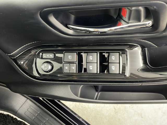 トヨタ エスクァイア Gi プレミアムパッケージ ブラックテーラード 鹿児島県 2020(令2)年 4.2万km スパークリングブラックパールクリスタルシャイン 純正10インチフリップダウンモニター/・純正9インチメモリーナビゲーション/型式：NSZT-Y68T/【CD/DVD/Bluetooth/フルセグTV】/・バックカメラ/・ビルトインETC/・前方ドライブレコーダー/トヨタセーフティセンス/・プリクラッシュセーフティ/・レーンディパーチャーアラート/・クルーズコントロール/・クリアランスソナー/・先行車発進お知らせ機能/・オートマチックハイビーム/オートライト/・LEDヘッドライト/・フロントフォグライト/両側パワースライドドア/ハーフレザーシート/・運転席＋助手席シートヒーター/革巻きステアリング/・ステアリングスイッチ/・ステアリングヒーター/プッシュスタート/・スマートキー/アイドリングストップ/純正15インチアルミホイール/純正フロアマット/左右独立エアコン/MTモード付AT/電動格納ウィンカーミラー/取扱説明書/・ナビ取扱説明書/・保証書