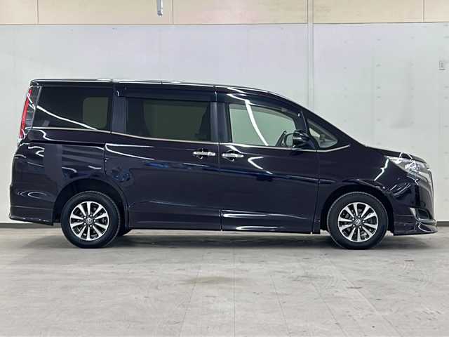 トヨタ エスクァイア Gi 道央・札幌 2019(令1)年 3.4万km ボルドーマイカメタリック /4WD//社外メモリナビ：AVN-Z05iW/（CD、DVD、SD、BT、ラジオ、フルセグ）//バックカメラ//両側パワースライドドア//寒冷地仕様//純正エンジンスターター//フロントワイパーデアイサー//衝突被害軽減システム//レーンキープアシスト//アイドリングストップ//オートライト//オートハイビーム//フォグライト//シートヒーター（運転席、助手席）//オートエアコン//ビルトインETC//スペアキー1本//プッシュスタート//スマートキー//電動格納ミラー