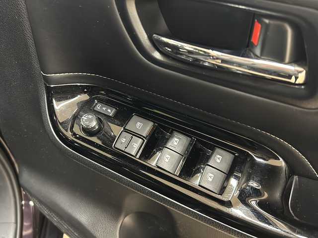 トヨタ エスクァイア Gi 道央・札幌 2019(令1)年 3.4万km ボルドーマイカメタリック /4WD//社外メモリナビ：AVN-Z05iW/（CD、DVD、SD、BT、ラジオ、フルセグ）//バックカメラ//両側パワースライドドア//寒冷地仕様//純正エンジンスターター//フロントワイパーデアイサー//衝突被害軽減システム//レーンキープアシスト//アイドリングストップ//オートライト//オートハイビーム//フォグライト//シートヒーター（運転席、助手席）//オートエアコン//ビルトインETC//スペアキー1本//プッシュスタート//スマートキー//電動格納ミラー