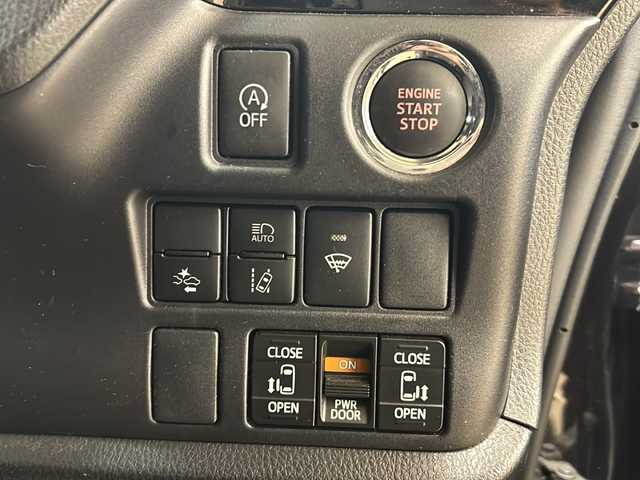 トヨタ エスクァイア Gi 道央・札幌 2019(令1)年 3.4万km ボルドーマイカメタリック /4WD//社外メモリナビ：AVN-Z05iW/（CD、DVD、SD、BT、ラジオ、フルセグ）//バックカメラ//両側パワースライドドア//寒冷地仕様//純正エンジンスターター//フロントワイパーデアイサー//衝突被害軽減システム//レーンキープアシスト//アイドリングストップ//オートライト//オートハイビーム//フォグライト//シートヒーター（運転席、助手席）//オートエアコン//ビルトインETC//スペアキー1本//プッシュスタート//スマートキー//電動格納ミラー