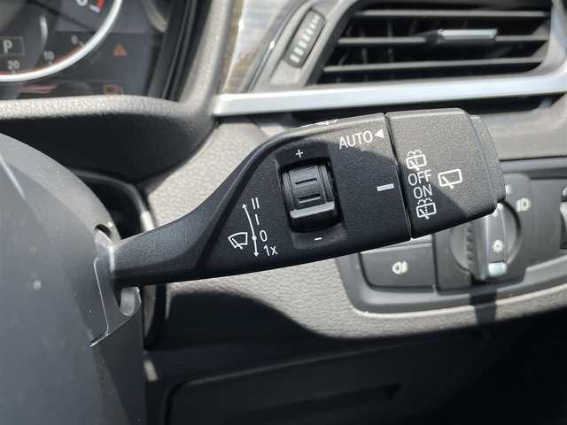 ＢＭＷ Ｘ１ xDrive 18d xライン 長野県 2017(平29)年 6.8万km 紺 インテリジェントセーフティ/ＰＤＣ/パワーシート　/シートヒーター　/ＰＷバックドア　/ヒルディセントコントロール　/ミラーＥＴＣ　/ルーフレール　スマートキー　/純正ナビ　/バックカメラ　/ｂｌｕｅｔｏｏｔｈ