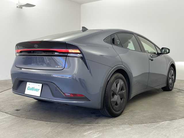 トヨタ プリウス U 兵庫県 2023(令5)年 3.5万km グレーＭ ・純正ディスプレイオーディオ/・AppleCarPlay/・AndroidAuto/・Bluetooth接続/・フルセグTV/・バックカメラ/・電子パーキングブレーキ/・オートホールド機能/・前後ドライブレコーダー/・ビルトインETC2.0/・前後ドライブレコーダー/・トヨタセーフティセンス/・レーンディパーチャーアラート/・プリクラッシュセーフティ/・プロアクティブドライビングアシスト/・クリアランスソナー/・パーキングサポートブレーキ/・ロードサインアシスト/・レーダークルーズコントロール/・オートマチックハイビーム/・USB充電ポート/・純正フロアマット/・取扱説明書/・保証書/・LEDヘッドランプ
