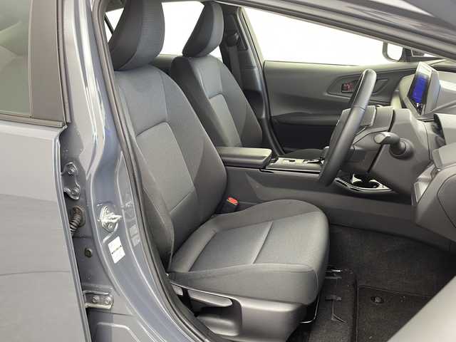 トヨタ プリウス U 兵庫県 2023(令5)年 3.5万km グレーＭ ・純正ディスプレイオーディオ/・AppleCarPlay/・AndroidAuto/・Bluetooth接続/・フルセグTV/・バックカメラ/・電子パーキングブレーキ/・オートホールド機能/・前後ドライブレコーダー/・ビルトインETC2.0/・前後ドライブレコーダー/・トヨタセーフティセンス/・レーンディパーチャーアラート/・プリクラッシュセーフティ/・プロアクティブドライビングアシスト/・クリアランスソナー/・パーキングサポートブレーキ/・ロードサインアシスト/・レーダークルーズコントロール/・オートマチックハイビーム/・USB充電ポート/・純正フロアマット/・取扱説明書/・保証書/・LEDヘッドランプ