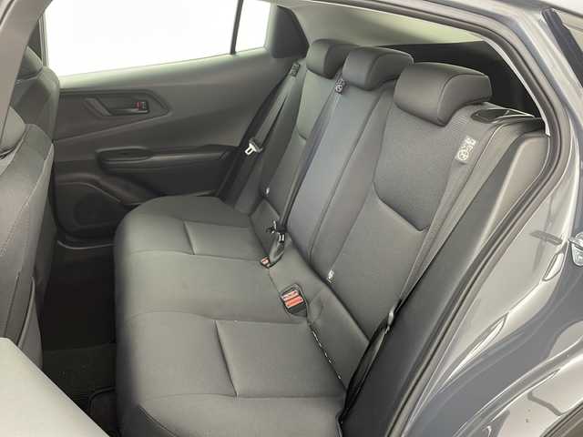 トヨタ プリウス U 兵庫県 2023(令5)年 3.5万km グレーＭ ・純正ディスプレイオーディオ/・AppleCarPlay/・AndroidAuto/・Bluetooth接続/・フルセグTV/・バックカメラ/・電子パーキングブレーキ/・オートホールド機能/・前後ドライブレコーダー/・ビルトインETC2.0/・前後ドライブレコーダー/・トヨタセーフティセンス/・レーンディパーチャーアラート/・プリクラッシュセーフティ/・プロアクティブドライビングアシスト/・クリアランスソナー/・パーキングサポートブレーキ/・ロードサインアシスト/・レーダークルーズコントロール/・オートマチックハイビーム/・USB充電ポート/・純正フロアマット/・取扱説明書/・保証書/・LEDヘッドランプ