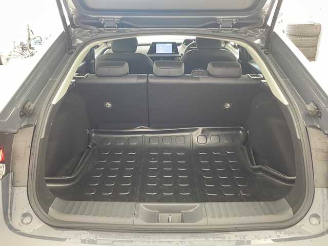 トヨタ プリウス U 兵庫県 2023(令5)年 3.5万km グレーＭ ・純正ディスプレイオーディオ/・AppleCarPlay/・AndroidAuto/・Bluetooth接続/・フルセグTV/・バックカメラ/・電子パーキングブレーキ/・オートホールド機能/・前後ドライブレコーダー/・ビルトインETC2.0/・前後ドライブレコーダー/・トヨタセーフティセンス/・レーンディパーチャーアラート/・プリクラッシュセーフティ/・プロアクティブドライビングアシスト/・クリアランスソナー/・パーキングサポートブレーキ/・ロードサインアシスト/・レーダークルーズコントロール/・オートマチックハイビーム/・USB充電ポート/・純正フロアマット/・取扱説明書/・保証書/・LEDヘッドランプ