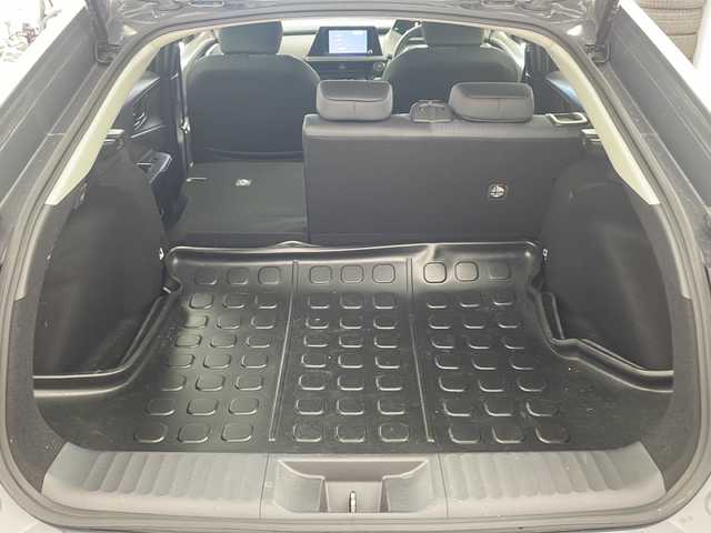 トヨタ プリウス U 兵庫県 2023(令5)年 3.5万km グレーＭ ・純正ディスプレイオーディオ/・AppleCarPlay/・AndroidAuto/・Bluetooth接続/・フルセグTV/・バックカメラ/・電子パーキングブレーキ/・オートホールド機能/・前後ドライブレコーダー/・ビルトインETC2.0/・前後ドライブレコーダー/・トヨタセーフティセンス/・レーンディパーチャーアラート/・プリクラッシュセーフティ/・プロアクティブドライビングアシスト/・クリアランスソナー/・パーキングサポートブレーキ/・ロードサインアシスト/・レーダークルーズコントロール/・オートマチックハイビーム/・USB充電ポート/・純正フロアマット/・取扱説明書/・保証書/・LEDヘッドランプ