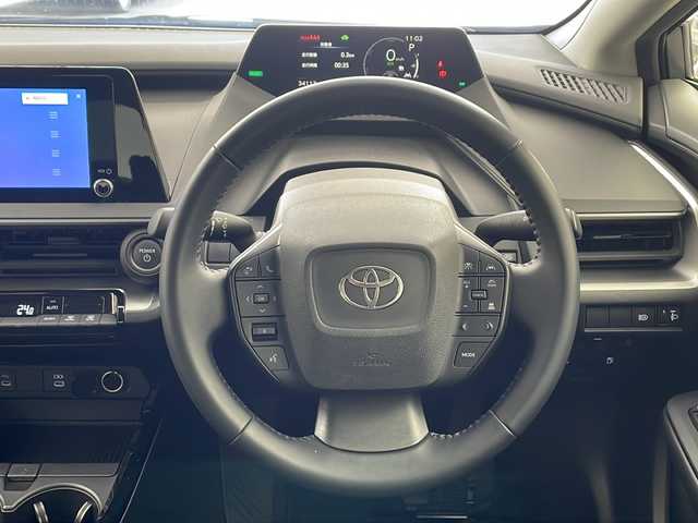 トヨタ プリウス U 兵庫県 2023(令5)年 3.5万km グレーＭ ・純正ディスプレイオーディオ/・AppleCarPlay/・AndroidAuto/・Bluetooth接続/・フルセグTV/・バックカメラ/・電子パーキングブレーキ/・オートホールド機能/・前後ドライブレコーダー/・ビルトインETC2.0/・前後ドライブレコーダー/・トヨタセーフティセンス/・レーンディパーチャーアラート/・プリクラッシュセーフティ/・プロアクティブドライビングアシスト/・クリアランスソナー/・パーキングサポートブレーキ/・ロードサインアシスト/・レーダークルーズコントロール/・オートマチックハイビーム/・USB充電ポート/・純正フロアマット/・取扱説明書/・保証書/・LEDヘッドランプ