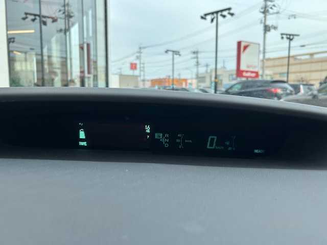 トヨタ プリウス S 宮城県 2011(平23)年 11万km ホワイトパールクリスタルシャイン 登録時走行距離１０９１５８Km/CD/DVD/TV/BT/AUX/SD/Pスタート/ドライブレコーダー/バックカメラ/ETC/レザー調のシートカバー/センターコンソール/社外アルミホイール