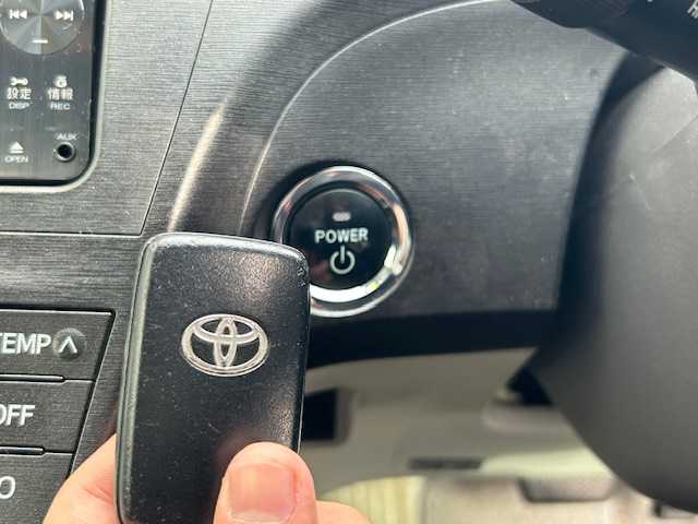 トヨタ プリウス S 宮城県 2011(平23)年 11万km ホワイトパールクリスタルシャイン 登録時走行距離１０９１５８Km/CD/DVD/TV/BT/AUX/SD/Pスタート/ドライブレコーダー/バックカメラ/ETC/レザー調のシートカバー/センターコンソール/社外アルミホイール