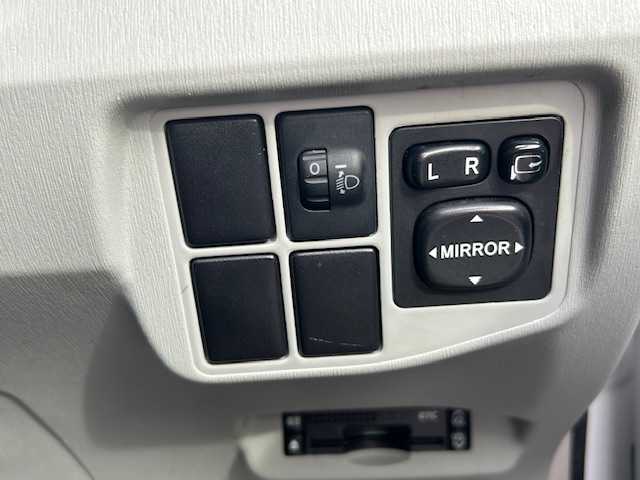 トヨタ プリウス S 宮城県 2011(平23)年 11万km ホワイトパールクリスタルシャイン 登録時走行距離１０９１５８Km/CD/DVD/TV/BT/AUX/SD/Pスタート/ドライブレコーダー/バックカメラ/ETC/レザー調のシートカバー/センターコンソール/社外アルミホイール