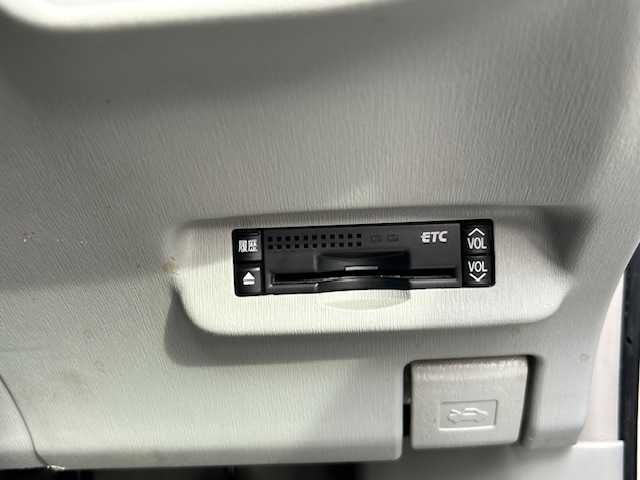 トヨタ プリウス S 宮城県 2011(平23)年 11万km ホワイトパールクリスタルシャイン 登録時走行距離１０９１５８Km/CD/DVD/TV/BT/AUX/SD/Pスタート/ドライブレコーダー/バックカメラ/ETC/レザー調のシートカバー/センターコンソール/社外アルミホイール