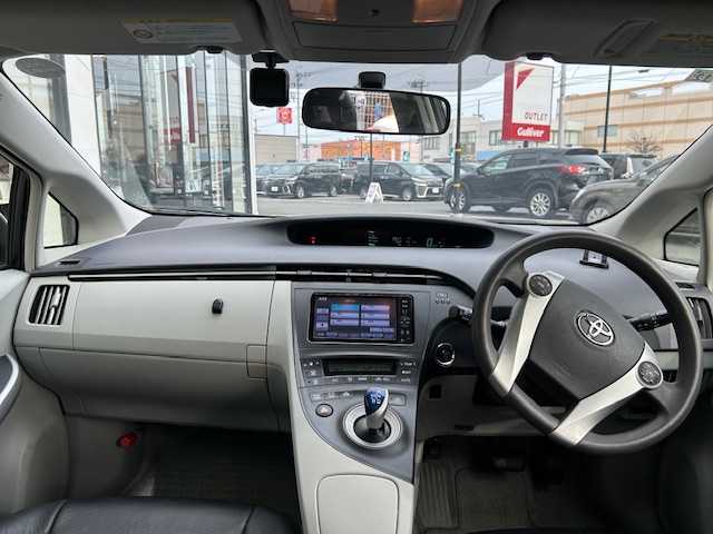 トヨタ プリウス S 宮城県 2011(平23)年 11万km ホワイトパールクリスタルシャイン 登録時走行距離１０９１５８Km/CD/DVD/TV/BT/AUX/SD/Pスタート/ドライブレコーダー/バックカメラ/ETC/レザー調のシートカバー/センターコンソール/社外アルミホイール