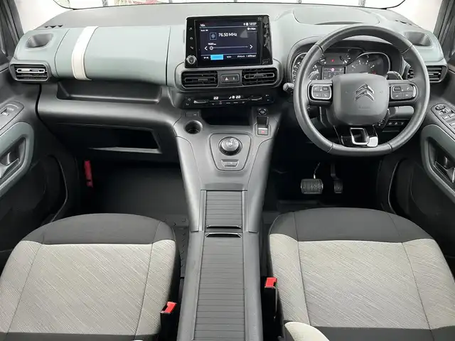 シトロエン シトロエン ベルランゴ ロング シャインブルーHDiXTRパック 奈良県 2023(令5)年 2.5万km ガンＭ バック／サイドカメラ　/ドライブレコーダー　/ＥＴＣ　/ＡＡＣ　/追従型クルーズコントロール　/コーナーセンサー　/ＬＥＤヘッドライト　/オートライト　/両側スライドドア　/スタッドレスタイヤ付き　/衝突被害軽減システム/スマートキー/ルーフレール/純正17インチアルミホイール/純正フロアマット/横滑り防止装置/盗難防止装置/レーンキープアシスト