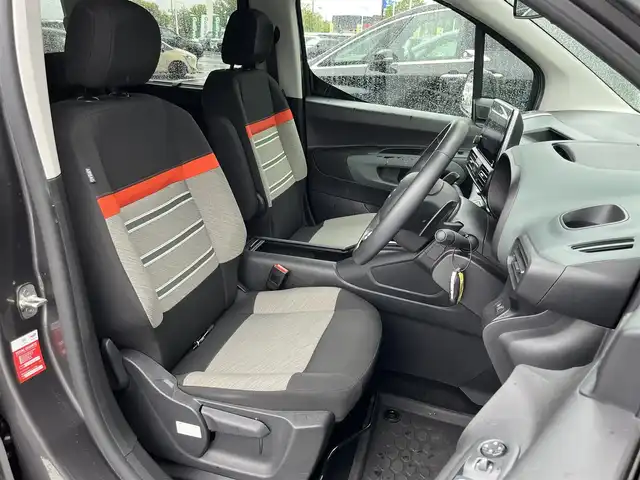 シトロエン シトロエン ベルランゴ ロング シャインブルーHDiXTRパック 奈良県 2023(令5)年 2.5万km ガンＭ バック／サイドカメラ　/ドライブレコーダー　/ＥＴＣ　/ＡＡＣ　/追従型クルーズコントロール　/コーナーセンサー　/ＬＥＤヘッドライト　/オートライト　/両側スライドドア　/スタッドレスタイヤ付き　/衝突被害軽減システム/スマートキー/ルーフレール/純正17インチアルミホイール/純正フロアマット/横滑り防止装置/盗難防止装置/レーンキープアシスト