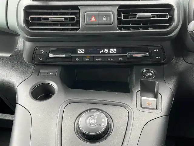 シトロエン シトロエン ベルランゴ ロング シャインブルーHDiXTRパック 奈良県 2023(令5)年 2.5万km ガンＭ バック／サイドカメラ　/ドライブレコーダー　/ＥＴＣ　/ＡＡＣ　/追従型クルーズコントロール　/コーナーセンサー　/ＬＥＤヘッドライト　/オートライト　/両側スライドドア　/スタッドレスタイヤ付き　/衝突被害軽減システム/スマートキー/ルーフレール/純正17インチアルミホイール/純正フロアマット/横滑り防止装置/盗難防止装置/レーンキープアシスト