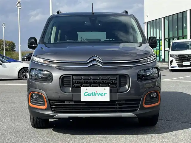 シトロエン シトロエン ベルランゴ ロング シャインブルーHDiXTRパック 奈良県 2023(令5)年 2.5万km ガンＭ バック／サイドカメラ　/ドライブレコーダー　/ＥＴＣ　/ＡＡＣ　/追従型クルーズコントロール　/コーナーセンサー　/ＬＥＤヘッドライト　/オートライト　/両側スライドドア　/スタッドレスタイヤ付き　/衝突被害軽減システム/スマートキー/ルーフレール/純正17インチアルミホイール/純正フロアマット/横滑り防止装置/盗難防止装置/レーンキープアシスト