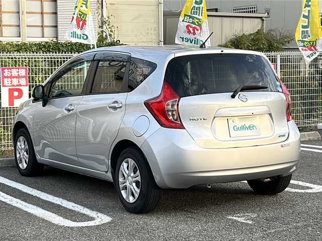 日産 ノート X 兵庫県 2013(平25)年 6.7万km ブリリアントシルバー 純正ナビ/CD/DVD/フルセグTV/Bluetooth/インテリジェントキー/エンジンプッシュスタート/電動格納ミラー/プライバシーミラー/運転席シートリフター