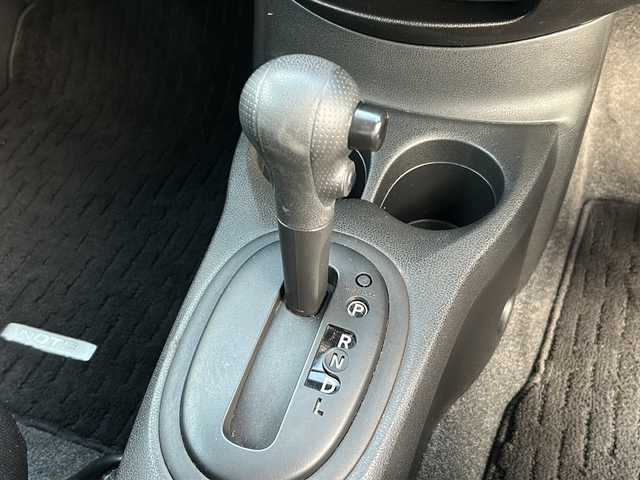 日産 ノート X 兵庫県 2013(平25)年 6.7万km ブリリアントシルバー 純正ナビ/CD/DVD/フルセグTV/Bluetooth/インテリジェントキー/エンジンプッシュスタート/電動格納ミラー/プライバシーミラー/運転席シートリフター