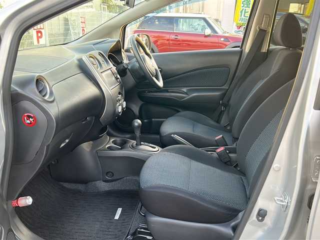 日産 ノート X 兵庫県 2013(平25)年 6.7万km ブリリアントシルバー 純正ナビ/CD/DVD/フルセグTV/Bluetooth/インテリジェントキー/エンジンプッシュスタート/電動格納ミラー/プライバシーミラー/運転席シートリフター