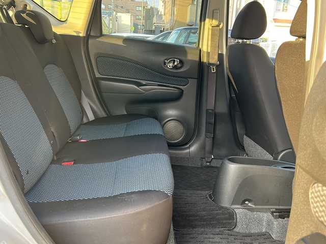 日産 ノート X 兵庫県 2013(平25)年 6.7万km ブリリアントシルバー 純正ナビ/CD/DVD/フルセグTV/Bluetooth/インテリジェントキー/エンジンプッシュスタート/電動格納ミラー/プライバシーミラー/運転席シートリフター