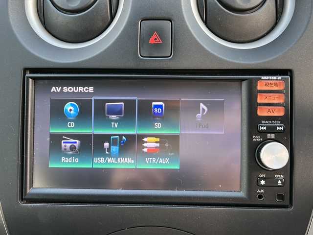 日産 ノート X 兵庫県 2013(平25)年 6.7万km ブリリアントシルバー 純正ナビ/CD/DVD/フルセグTV/Bluetooth/インテリジェントキー/エンジンプッシュスタート/電動格納ミラー/プライバシーミラー/運転席シートリフター