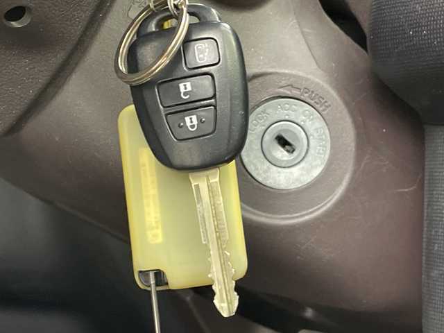 トヨタ スペイド X 福島県 2013(平25)年 3.1万km ブラックマイカ /禁煙車//純正ナビ/ワンセグＴＶ・ＢＴ・CD//バックカメラ//片側パワースライドドア//エンジンスターター//ステアリングリモコン//キーレス//ヘッドライトレベライザー//純正フロアマット//取扱説明書//保証書//横滑り防止