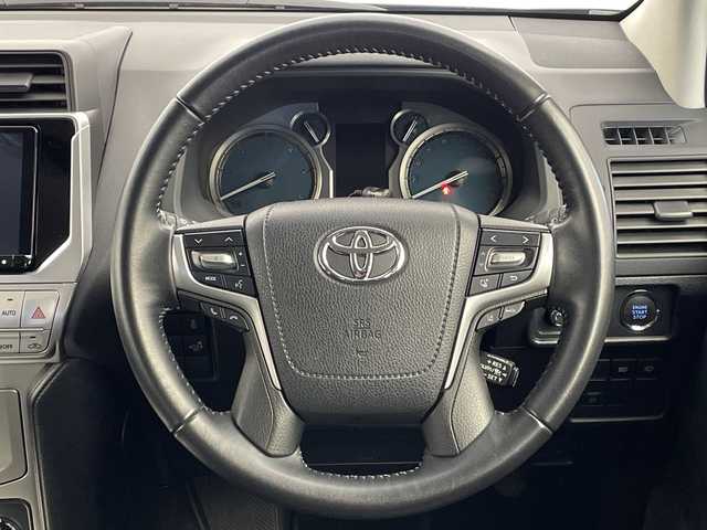 トヨタ ランドクルーザー プラド TX 新潟県 2022(令4)年 2.9万km ブラック 7人乗り/ディーゼル車/プリクラッシュセーフティ/レーダークルーズコントロール/レーンキープアシスト/クリアランスソナー/パーキングサポートブレーキ/ALPINEナビ（X9NX）/バックカメラ/フルセグTV/Bluetooth/USB/HDMI接続/ETC/ドライブレコーダー/センターデフロック/ダウンヒルアシスト/革調シートカバー/オートライト/オートハイビーム/LEDヘッドライト/ステアイングスイッチ/オートドアミラー/純正フロアマット/ドアバイザー