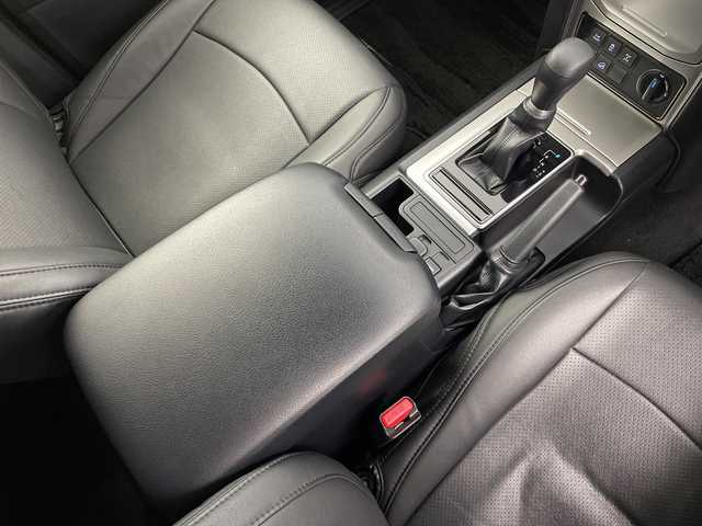 トヨタ ランドクルーザー プラド TX 新潟県 2022(令4)年 2.9万km ブラック 7人乗り/ディーゼル車/プリクラッシュセーフティ/レーダークルーズコントロール/レーンキープアシスト/クリアランスソナー/パーキングサポートブレーキ/ALPINEナビ（X9NX）/バックカメラ/フルセグTV/Bluetooth/USB/HDMI接続/ETC/ドライブレコーダー/センターデフロック/ダウンヒルアシスト/革調シートカバー/オートライト/オートハイビーム/LEDヘッドライト/ステアイングスイッチ/オートドアミラー/純正フロアマット/ドアバイザー