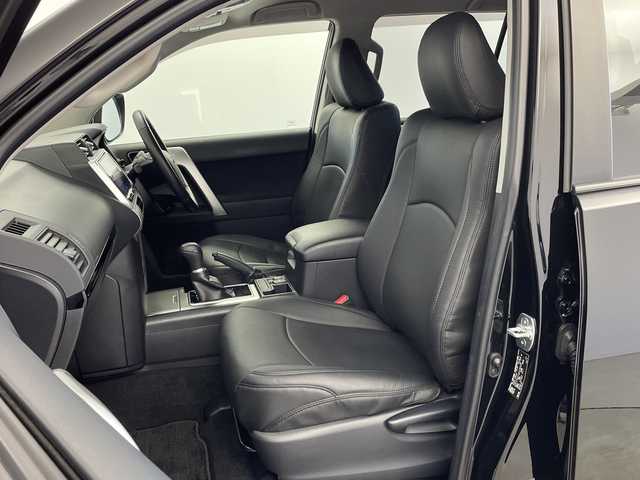 トヨタ ランドクルーザー プラド TX 新潟県 2022(令4)年 2.9万km ブラック 7人乗り/ディーゼル車/プリクラッシュセーフティ/レーダークルーズコントロール/レーンキープアシスト/クリアランスソナー/パーキングサポートブレーキ/ALPINEナビ（X9NX）/バックカメラ/フルセグTV/Bluetooth/USB/HDMI接続/ETC/ドライブレコーダー/センターデフロック/ダウンヒルアシスト/革調シートカバー/オートライト/オートハイビーム/LEDヘッドライト/ステアイングスイッチ/オートドアミラー/純正フロアマット/ドアバイザー