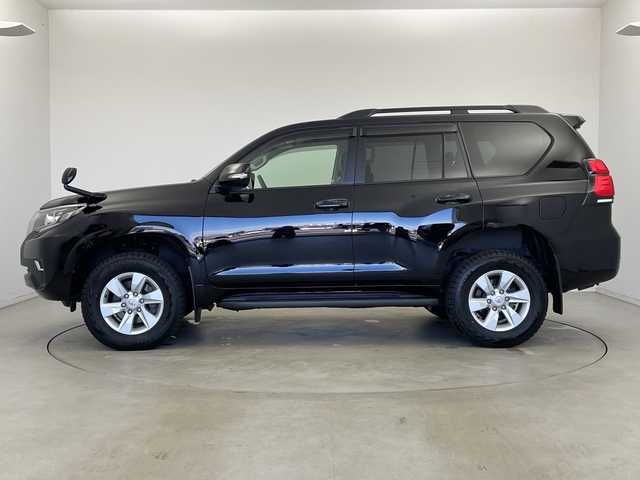 トヨタ ランドクルーザー プラド TX 新潟県 2022(令4)年 2.9万km ブラック 7人乗り/ディーゼル車/プリクラッシュセーフティ/レーダークルーズコントロール/レーンキープアシスト/クリアランスソナー/パーキングサポートブレーキ/ALPINEナビ（X9NX）/バックカメラ/フルセグTV/Bluetooth/USB/HDMI接続/ETC/ドライブレコーダー/センターデフロック/ダウンヒルアシスト/革調シートカバー/オートライト/オートハイビーム/LEDヘッドライト/ステアイングスイッチ/オートドアミラー/純正フロアマット/ドアバイザー