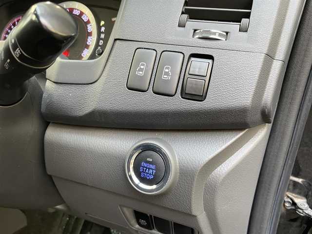 トヨタ アイシス プラタナ ブラックリミテッド 東京都 2011(平23)年 7.8万km ブラック 登録時走行78001km/ワンオーナー/純正HDDナビ・フルセグTV/バックカメラ/両側パワースライドドア/スマートキー/HIDライト/社外AW/保証書・取説/スペアキー
