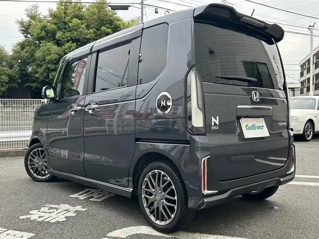 ホンダ Ｎ ＢＯＸ カスタム ターボ 埼玉県 2024(令6)年 0.1万km メテオロイドグレーメタリック ワンオーナー/ハーフレザーシート/純正SDナビ/　DTV/CD/DVD/BT/USB/　Apple CarPlay/Honda SENSING/　・アダプティブクルーズコントロール/　・近距離衝突軽減ブレーキ/　・急アクセル抑制機能/　・車線維持支援システム(LKAS)/　・オートハイビーム/両側パワースライドドア/純正ナビ連動ETC2.0/(DTH-203M）/純正ナビ連動前後ドライブレコーダー/(DRH-229ND)/フロントシートヒーター/リヤデフロスター/ヒーテッドドアミラースイッチ/アイドリングストップ/ソナーセンサー/パドルシフト/緊急通報ボタン/横滑り防止装置/純正フロアマット/スマートキー/スペアキー/保証書/取説/記録簿